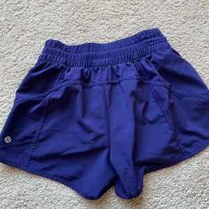 Lululemon Size 6 Tracker short 4 inch inseam